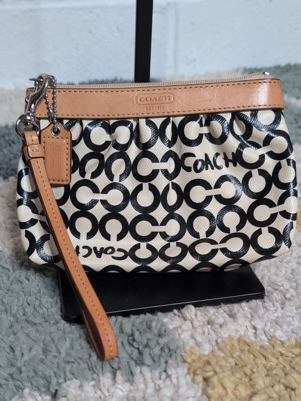 COACH Black & Cream Optic C Wristlet | Opportunity